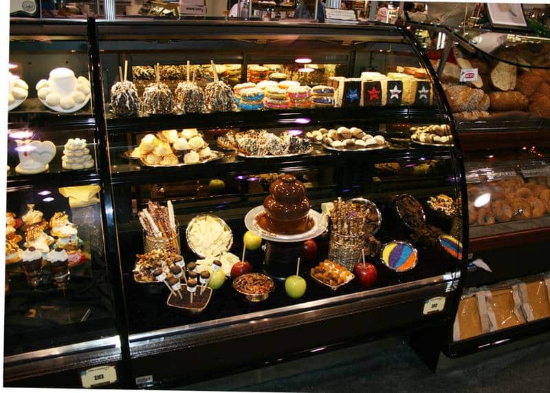 BMD-D-display-case-photo-bakery-curved-glass-0008.jpg