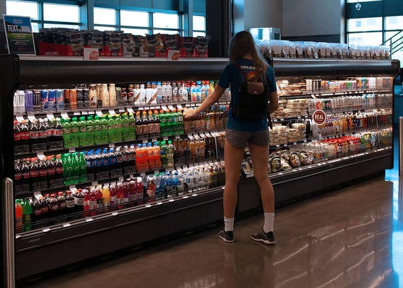 3NDML-display-case-photo-beverage-grab-and-go-shopper-LB-MP.jpg